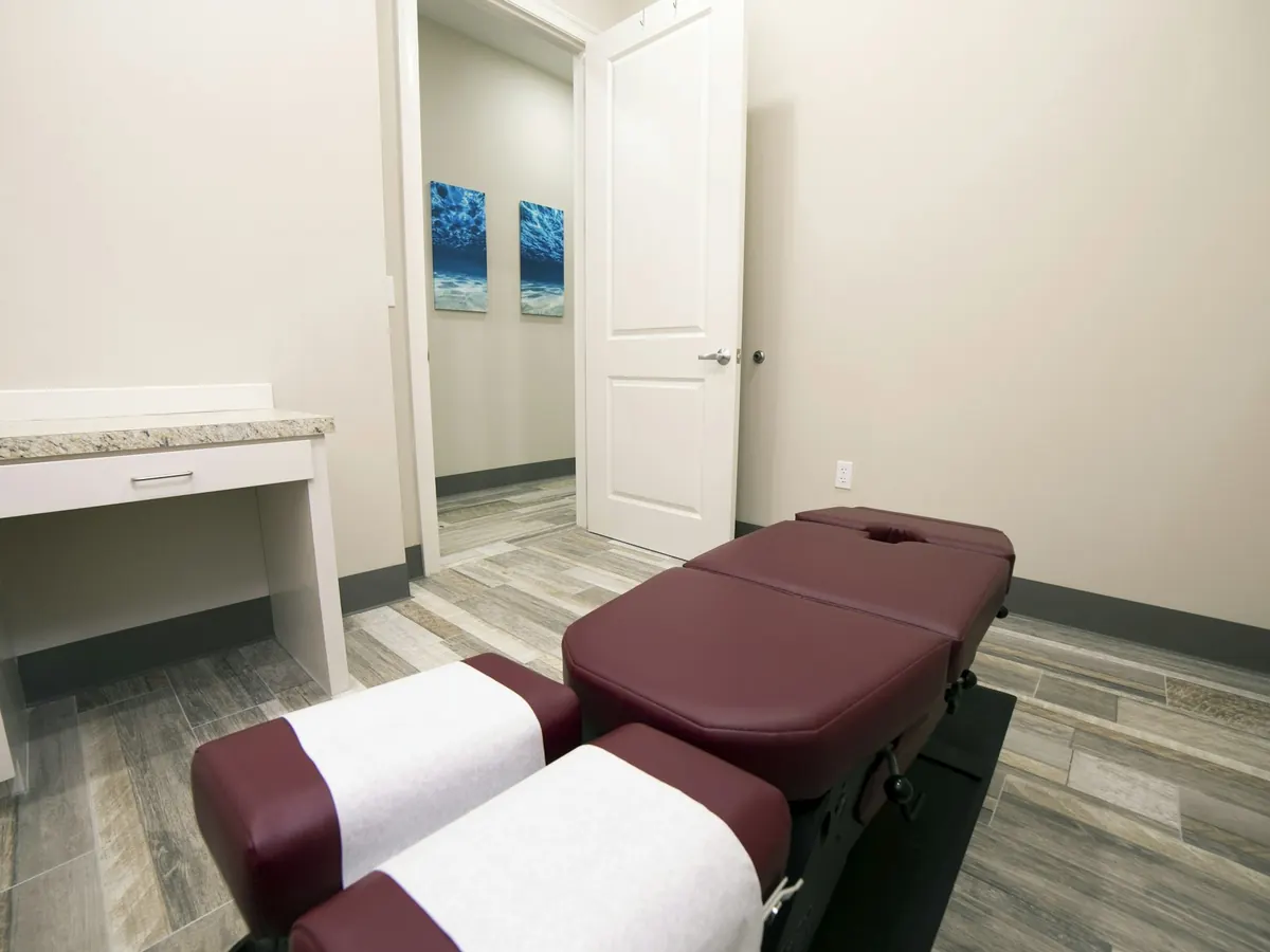 Salle de soins vide et claire